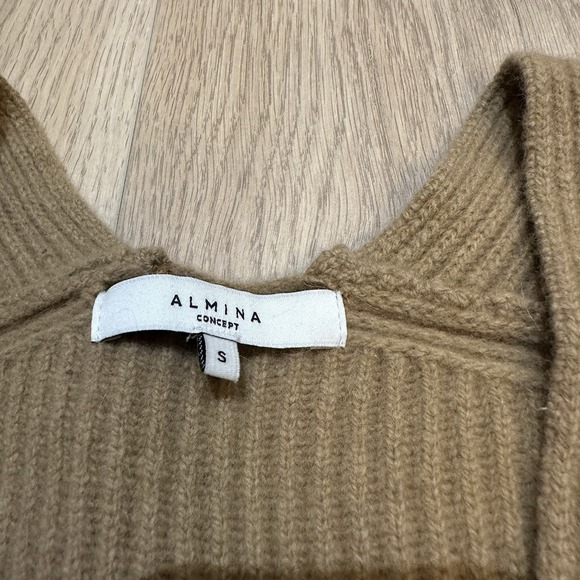 Almina Concept Sweater Camel Tan 100% Geelong Wool V-Neck Sweater Size Small - Picture 3 of 8